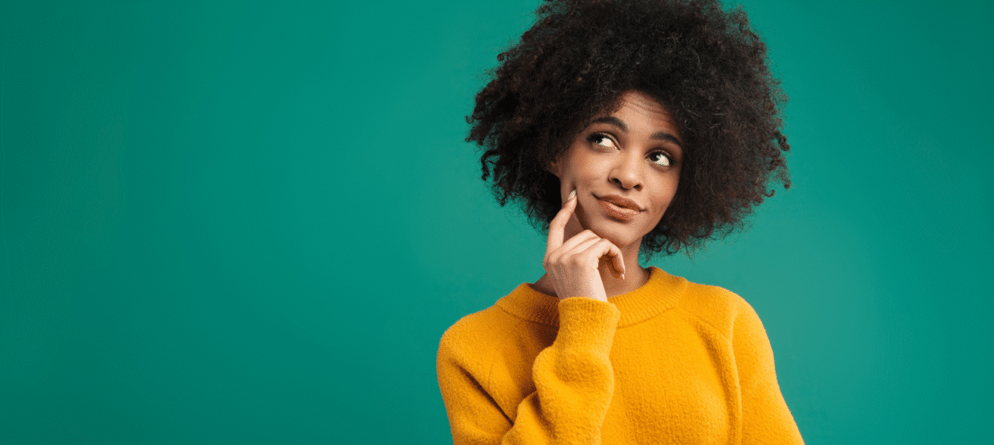 Entrepreneuse qui se demande si elle doit facturer la tva.