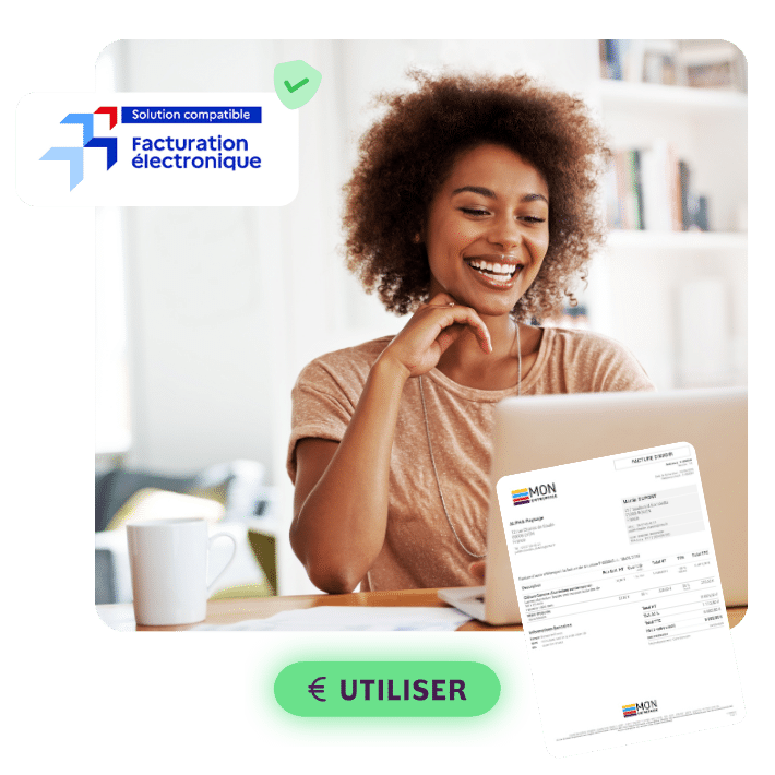 Photo entrepreneur ordinateur souriante avec aperçu d'une facture d'avoir faite sur INFast.