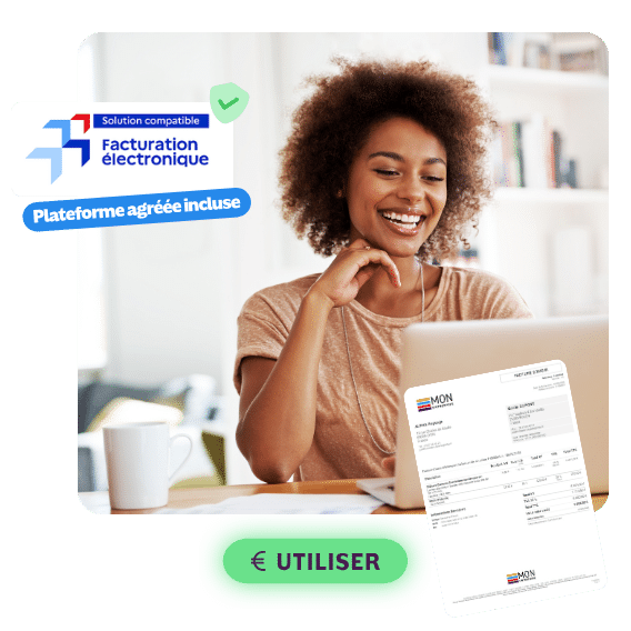 Photo entrepreneur ordinateur souriante avec aperçu d'une facture d'avoir faite sur INFast.